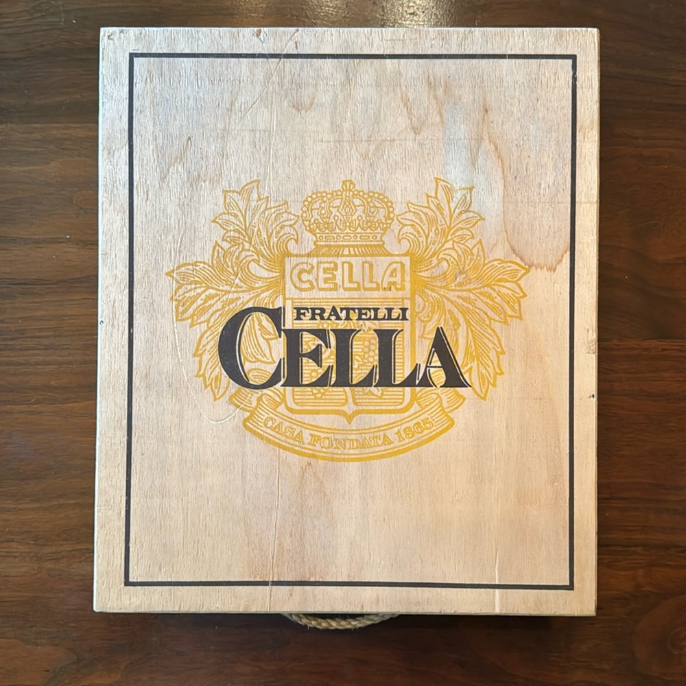 Three bottle wine carry case.  Wood.